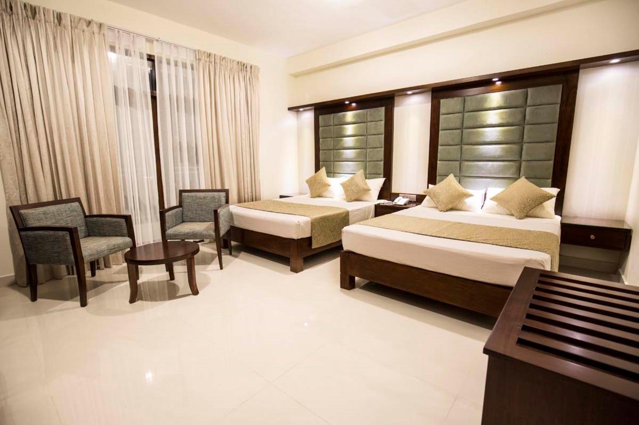Grand 7 Hotel -Kesbewa Piliyandala Exterior photo